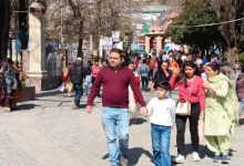 Photo of होली पर नैनीताल में पर्यटकों की भारी भीड़ उमड़ी, पर्यटन स्थल सैलानियों से गुलजार