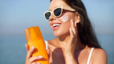 Photo of क्या आप भी समझते हैं घर के अंदर सनस्क्रीन लगाना जरूरी नहीं?