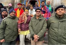 Photo of कैलाश खेर पहुंचे केदारनाथ धाम, विधिवत पूजा-अर्चना कर बाबा केदार का लिया आशीर्वाद