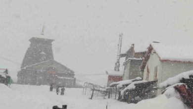 Photo of मौसम ने ली करवट, बढ़ी ठिठुरन, बर्फ से ढके केदारनाथ और यमुनोत्री धाम