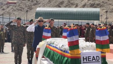 Photo of महावीर चक्र विजेता को आखिरी सलाम: ‘लद्दाख के शेर’ कर्नल वांगचुक पंचतत्व में विलीन
