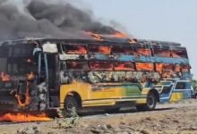 Photo of बारातियों से भरी बस में लगी भीषण आग, 60 लोग थे सवार, मची अफरा-तफरी