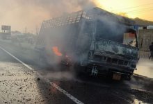 Photo of दिल्ली-जयपुर हाईवे पर दौड़ती गाड़ी बनी आग का गोला; चालक ने कूदकर बचाई जान