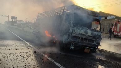 Photo of दिल्ली-जयपुर हाईवे पर दौड़ती गाड़ी बनी आग का गोला; चालक ने कूदकर बचाई जान