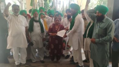 Photo of भीषण गर्मी में बिजली कट: जगरांव में भड़के किसानों ने पावरकॉम दफ्तर का किया घेराव