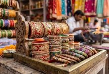 Photo of पेड़ की टहनियों से लेकर सुहाग की निशानी बनने तक: जानिए कैसे तैयार होती हैं लाख की चूड़ियां