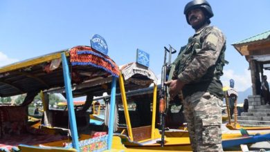 Photo of पहलगाम हमले की बरसी से पहले कश्मीर में हाई अलर्ट, डल झील पर बढ़ी सुरक्षा