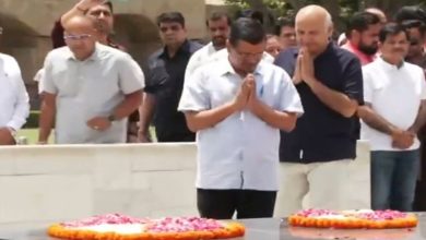Photo of AAP नेताओं के साथ राजघाट पहुंचे अरविंद केजरीवाल, महात्मा गांधी को किया नमन
