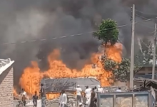 Photo of ताजेवाला गांव में भीषण आग, दो छान जलकर राख; तेज हवा से एकदम फैल गई आग
