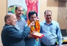 Photo of UK Board: बाइक स्पेयर पार्ट की दुकान पर काम करते हैं पिता, बेटे ने खामोशी से की मेहनत