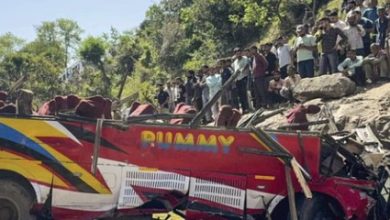 Photo of जम्मू में 20 की मौत: ब्लाइंड मोड़ और बेकाबू बस, पहाड़ी से गिरते ही मलबे में तब्दील
