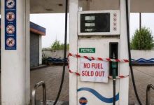 Photo of आंध्र प्रदेश में पेट्रोल पंपों पर लगी लंबी कतारें, 421 पेट्रोल पंप बंद