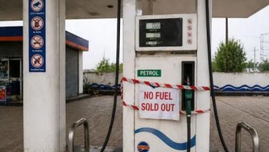 Photo of आंध्र प्रदेश में पेट्रोल पंपों पर लगी लंबी कतारें, 421 पेट्रोल पंप बंद