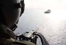 Photo of होर्मुज में अमेरिकी सेना के जवान ने जहाज पर तानी मशीन गन