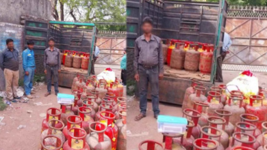 Photo of दिल्ली में गैस की कालाबाजारी पर सख्ती, 45 सिलिंडर के साथ रिफिलिंग मशीन जब्त