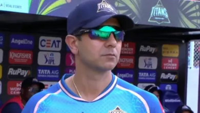 Photo of ‘सिर्फ क्रिकेट की बात करते हैं’, लाइव मैच में गुजरात के डायरेक्टर ने हर्षा भोगले का मुंह किया बंद