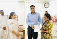 Photo of मायूस संध्या के लिए उम्मीद की रोशनी बने डीएम सविन बंसल
