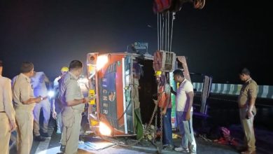 Photo of हापुड़ में गंगा एक्सप्रेसवे पर दर्दनाक हादसा: डिवाइडर से टकराया कैंटर