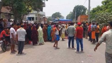 Photo of बिहार: ओवरलोड ट्रैक्टर ने सड़क किनारे खड़े व्यक्ति को कुचला…