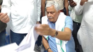 Photo of फसल बीमा योजना में करोड़ों का खेल! कृषि मंत्री की छापेमारी के बाद 165 पर FIR
