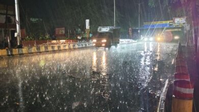 Photo of मुरादाबाद में आंधी और बारिश ने उड़ाई बिजली, अंधेरे में रहा शहर