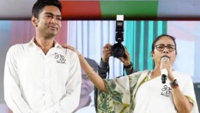 Photo of कोलकाता पुलिस ने X पर ममता और अभिषेक बनर्जी को किया अनफॉलो