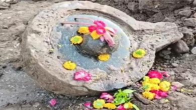 Photo of महाकाल मंदिर के पास भस्म आरती के दौरान खुदाई में मिला प्राचीन शिवलिंग