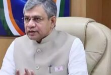 Photo of ट्रेनों में आग की घटनाओं के बाद रेल मंत्री ने की सुरक्षा समीक्षा