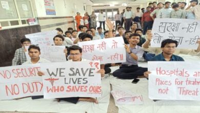 Photo of Prayagraj : एसआरएन अस्पताल में डॉक्टरों की हड़ताल खत्म,काम पर लौटे डॉक्टर