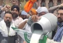 Photo of मिलावटखोरी के खिलाफ प्रदर्शन: अमृतसर में सड़क पर बहाया 80 लीटर दूध