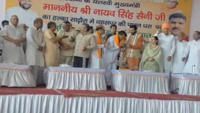 Photo of यमुनानगर में रेणू बाला के पति ने थामा कमल, CM सैनी ने पहनाया BJP का पटका