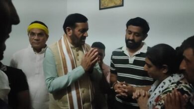Photo of सीएम सैनी ने पीड़ित परिवारों से की मुलाकात, बोले- जानहानि की भरपाई नामुमकिन