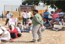 Photo of सीएम मान के गांव में जुटे बेरोजगार शिक्षक, टावर पर चढ़कर किया प्रदर्शन