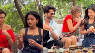 Photo of Cocktail 2 की टीम ने वड़ा पाव के साथ किया पोज तो भड़क गए यूजर्स