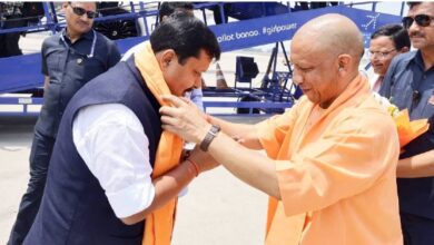 Photo of नितिन नवीन का लखनऊ में स्वागत, रिसीव करने पहुंचे योगी; रोड शो में बरसे फूल