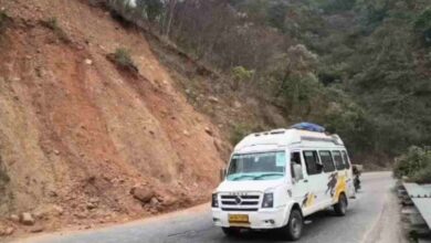 Photo of अमरनाथ यात्रा के बीच हाईवे पर आफत: 1700 ट्रकों के साथ यात्री वाहन भी फंसे