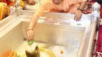 Photo of सावन का पहला दिन: सीएम योगी ने बाबा विश्वनाथ का किया जलाभिषेक