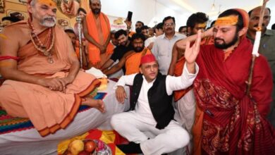 Photo of यूपी: शंकराचार्य अविमुक्तेश्वरानंद से मिले अखिलेश यादव…