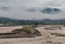 Photo of शींदरा में भारी भूस्खलन, पुंछ-जम्मू राष्ट्रीय राजमार्ग बंद, सड़कों पर फंसे सैकड़ों वाहन