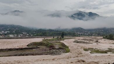 Photo of शींदरा में भारी भूस्खलन, पुंछ-जम्मू राष्ट्रीय राजमार्ग बंद, सड़कों पर फंसे सैकड़ों वाहन