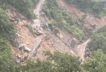 Photo of बारिश के बाद यमुनोत्री हाईवे पर मलबा पत्थर आने से रास्ता बंद