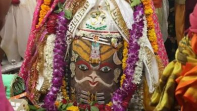 Photo of राम नाम के बेलपत्र से सजे महाकाल, भस्म आरती में उमड़ी भक्तों की भीड़