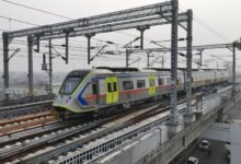 Photo of दिल्ली मेट्रो के ट्रैक पर पहुंचा यात्री: येलो लाइन पर ट्रेनों की रफ्तार थमी
