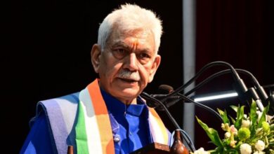 Photo of स्कूलों में विवादित किताब पहुंचने के मामले में आठ शिक्षा अधिकारी निलंबित