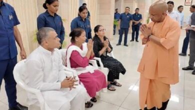 Photo of ‘किसी को भी न्याय मिलने में देरी न हो’, जनता दर्शन में बच्चों से मिले सीएम योगी