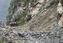 Photo of यूपी-गुजरात से लेकर उत्तराखंड और हिमाचल तक बारिश ने मचाई तबाही, सैकड़ों रास्ते बंद