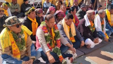 Photo of  बदरीनाथ मंदिर के चढ़ावे को लेकर बढ़ा विवाद, हेराफेरी के विरोध में कांग्रेस विधायक उपवास पर बैठे