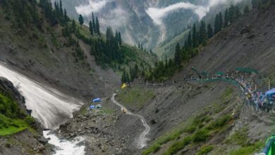 Photo of अनुच्छेद 370 की बरसी पर जम्मू कश्मीर में हाई अलर्ट: अमरनाथ यात्रा पर लगी रोक