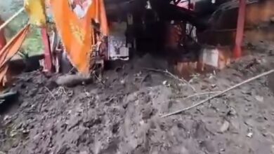 Photo of  उर्गम घाटी में कल्पेश्वर महादेव मंदिर के पास भूस्खलन, प्रदेश में दो राज्यमार्ग समेत 91 सड़कें बंद