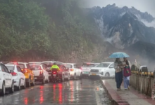 Photo of मौसम का डबल अटैक: पहाड़ों पर भारी बर्फबारी और भूस्खलन की चेतावनी